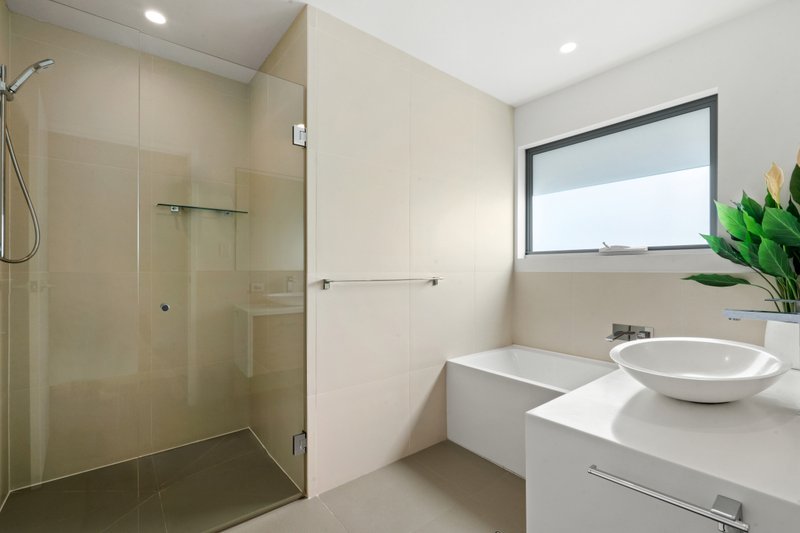 Photo - 5 Yunga Court, Broadbeach Waters QLD 4218 - Image 15