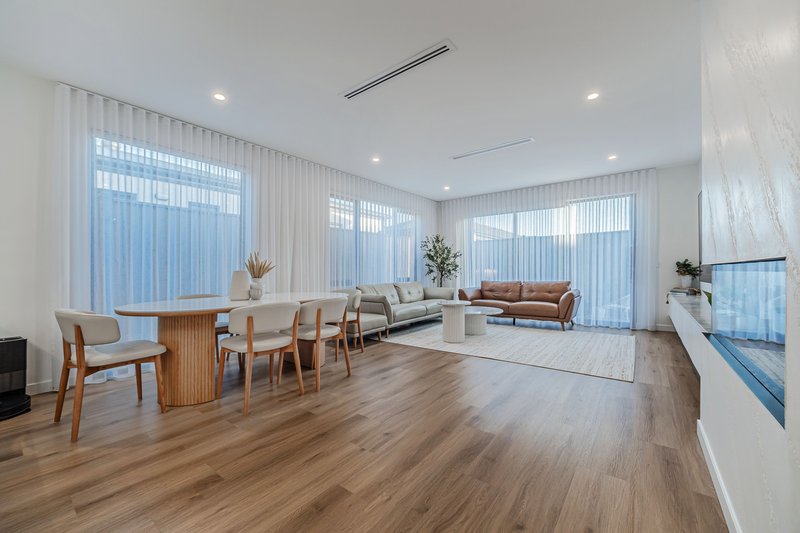 Photo - 5 Zaatar Street, Mickleham VIC 3064 - Image 6