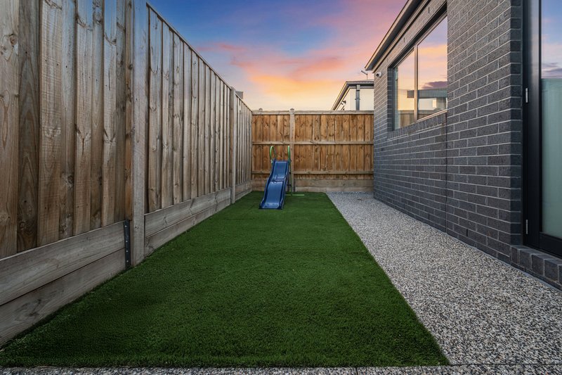Photo - 5 Zaatar Street, Mickleham VIC 3064 - Image 30