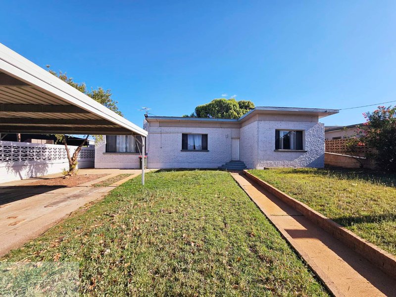 Photo - 5 Zena Street, Mount Isa QLD 4825 - Image 3