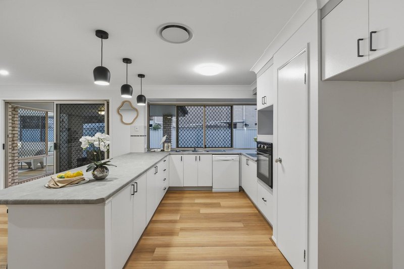 Photo - 5 Zingelmann Place, Kuraby QLD 4112 - Image 9