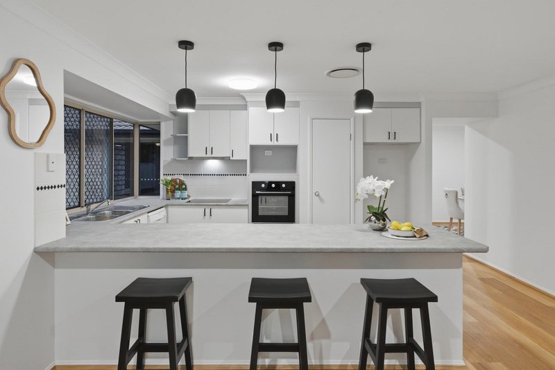 Photo - 5 Zingelmann Place, Kuraby QLD 4112 - Image 10