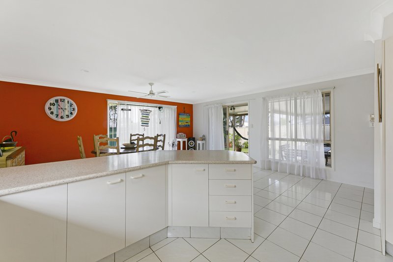 Photo - 5 Zinnea Street, Elanora QLD 4221 - Image 3