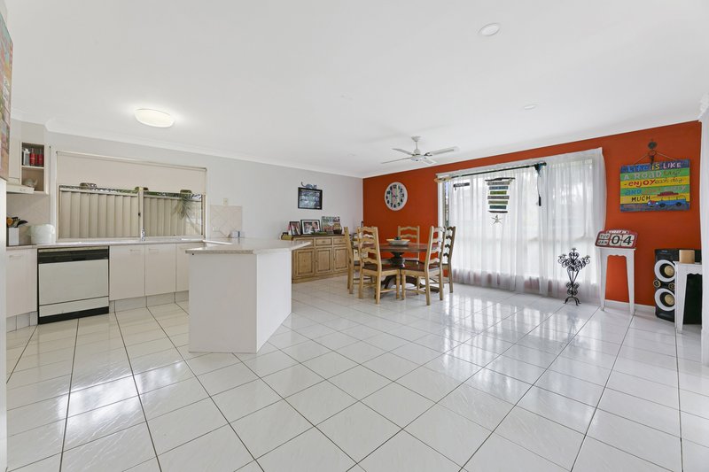 Photo - 5 Zinnea Street, Elanora QLD 4221 - Image 5