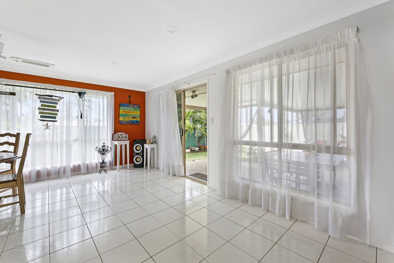 Photo - 5 Zinnea Street, Elanora QLD 4221 - Image 6