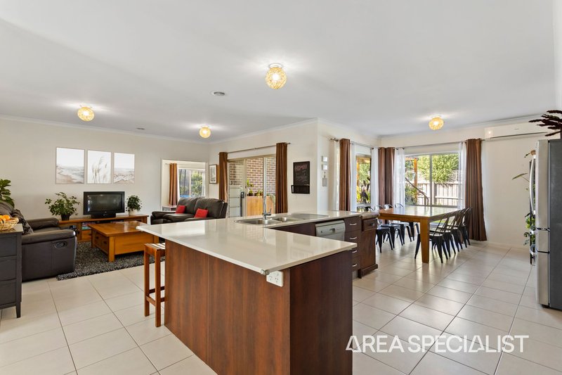 Photo - 50 Banjo Paterson Drive, Pakenham VIC 3810 - Image 3