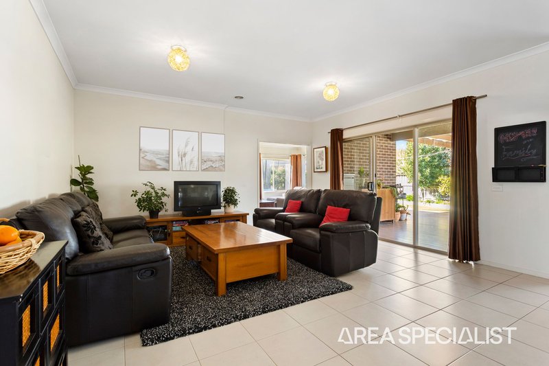 Photo - 50 Banjo Paterson Drive, Pakenham VIC 3810 - Image 8