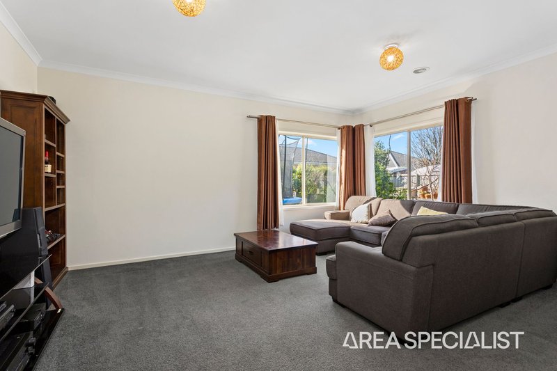 Photo - 50 Banjo Paterson Drive, Pakenham VIC 3810 - Image 9