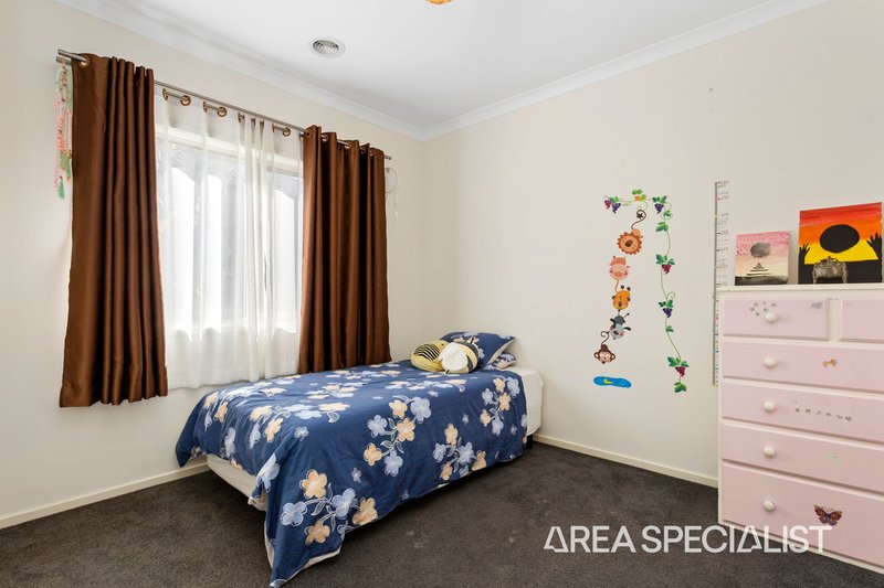 Photo - 50 Banjo Paterson Drive, Pakenham VIC 3810 - Image 13