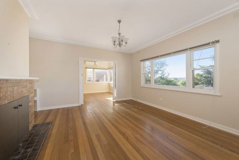 Photo - 50 Barlyn Road, Mount Waverley VIC 3149 - Image 2