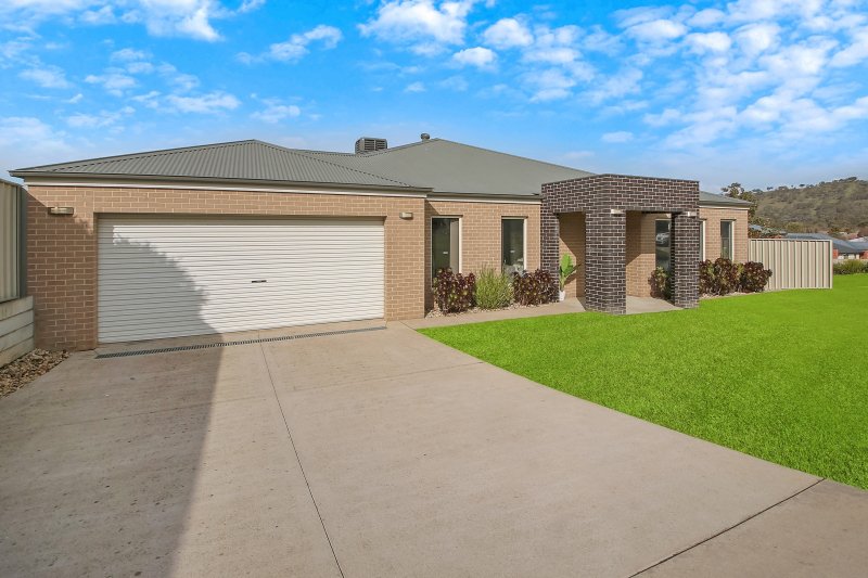 Photo - 50 Brewer Drive, West Wodonga VIC 3690 - Image 2