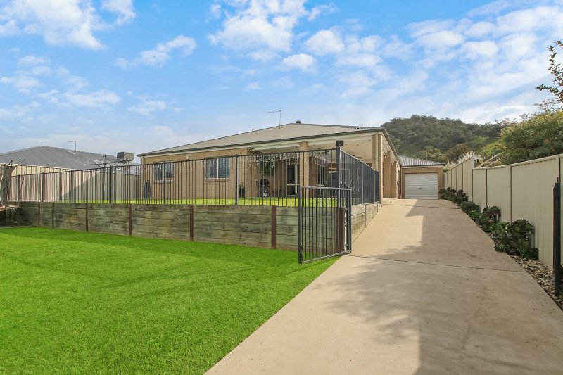 Photo - 50 Brewer Drive, West Wodonga VIC 3690 - Image 24