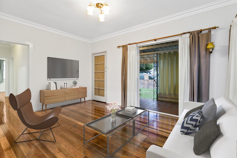 Photo - 50 Broadwater Road, Mount Gravatt East QLD 4122 - Image 3