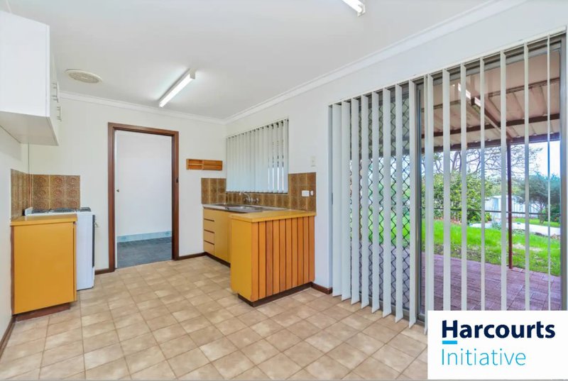 Photo - 50 Burgland Drive, Girrawheen WA 6064 - Image 5