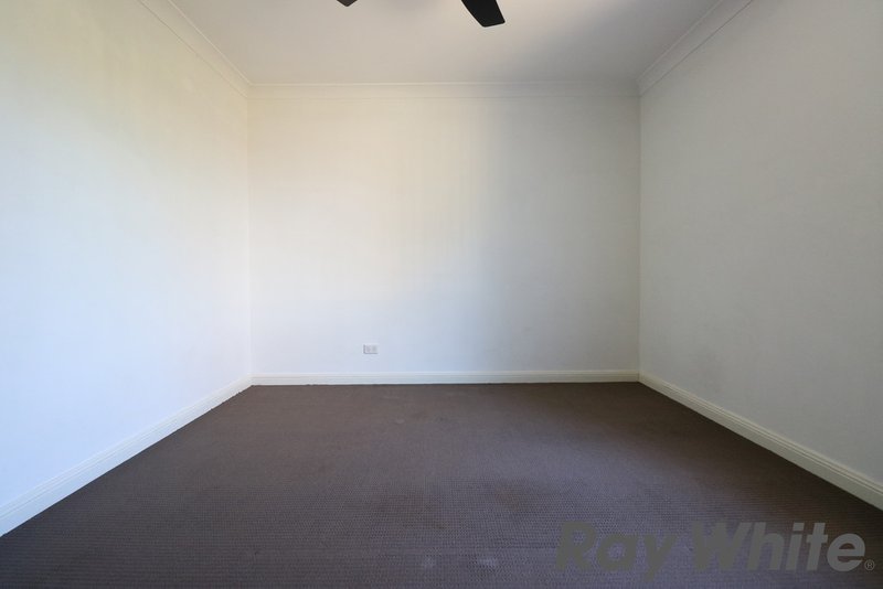 Photo - 50 Chadwick Crescent, Fairfield West NSW 2165 - Image 5