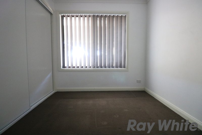 Photo - 50 Chadwick Crescent, Fairfield West NSW 2165 - Image 6