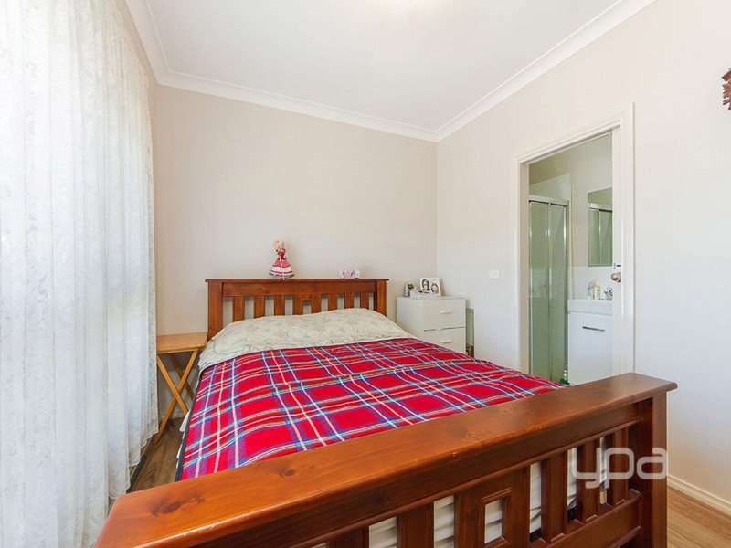 Photo - 50 Charlbury Grove, St Albans VIC 3021 - Image 5