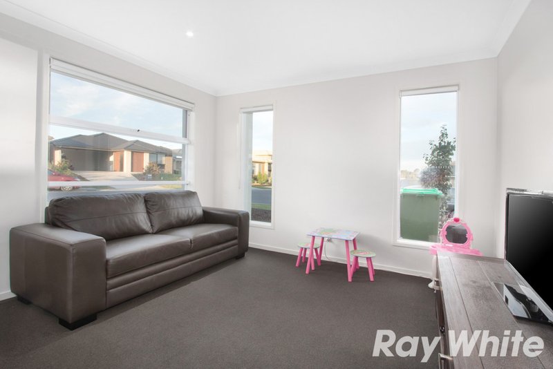 Photo - 50 Clarendon Street, Pakenham VIC 3810 - Image 5