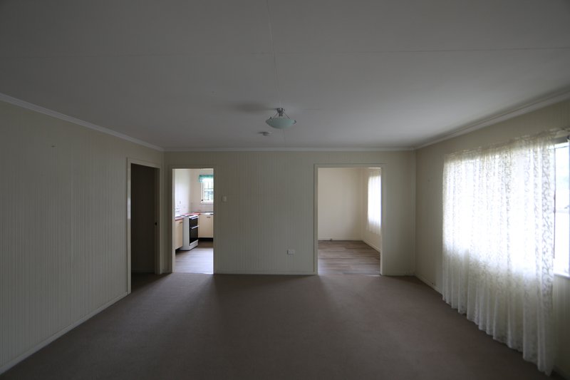 Photo - 50 Colwyn Street, Wishart QLD 4122 - Image 2