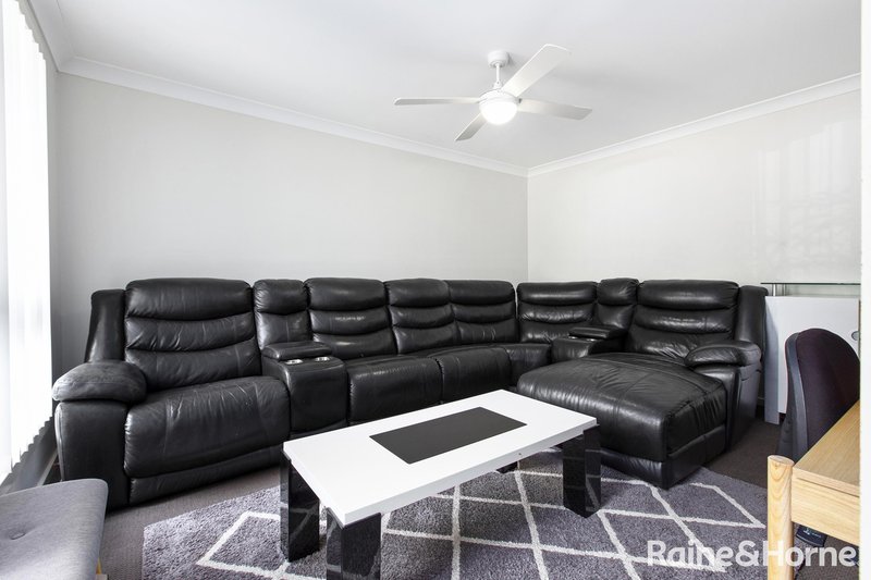 Photo - 50 Craighill Crescent, Cameron Park NSW 2285 - Image 5