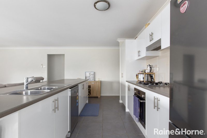 Photo - 50 Craighill Crescent, Cameron Park NSW 2285 - Image 8