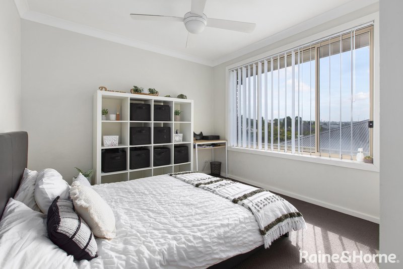 Photo - 50 Craighill Crescent, Cameron Park NSW 2285 - Image 14