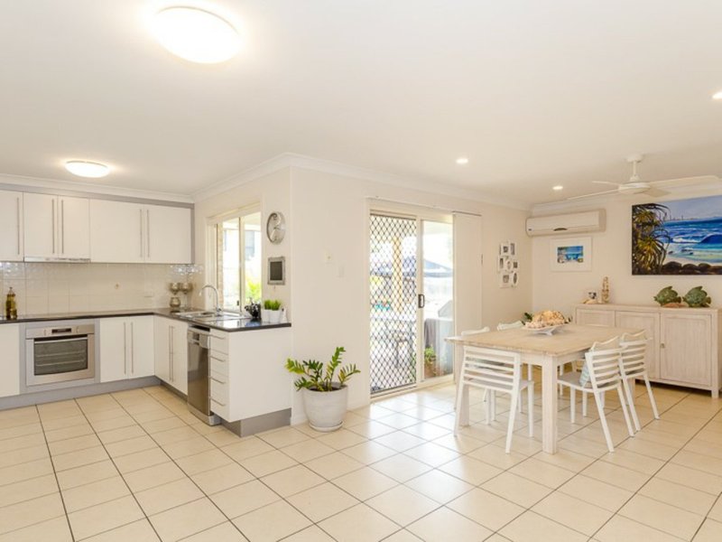 Photo - 50 Cremorne Drive, Tannum Sands QLD 4680 - Image 3