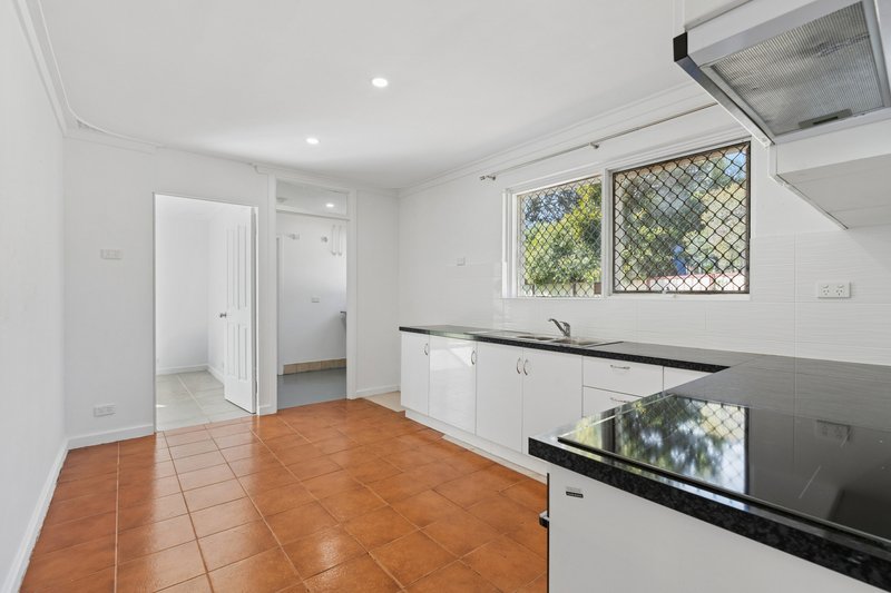 Photo - 50 Dawson Street, Armadale WA 6112 - Image 3