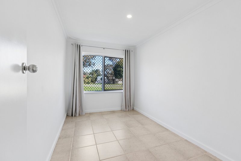 Photo - 50 Dawson Street, Armadale WA 6112 - Image 6