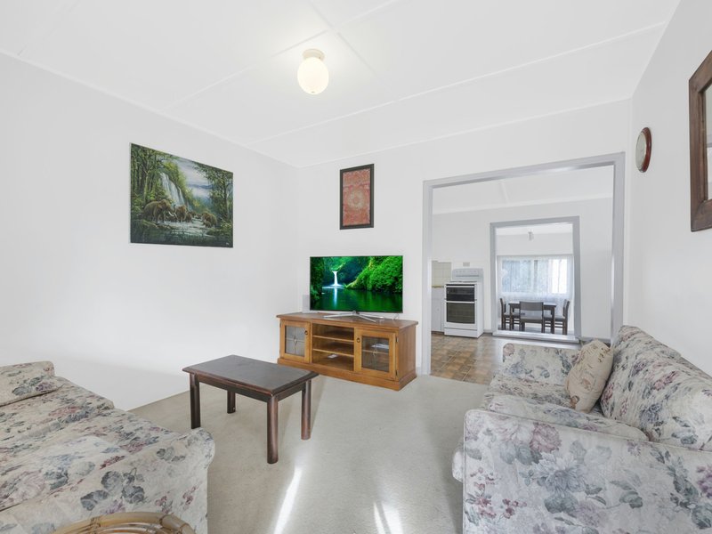 Photo - 50 Delia Avenue, Budgewoi NSW 2262 - Image 4