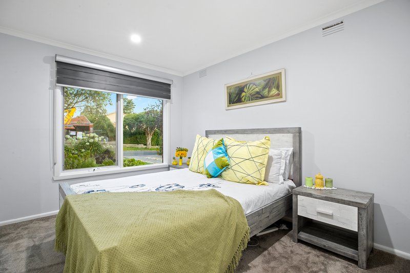 Photo - 50 Deschamps Crescent, Rowville VIC 3178 - Image 8