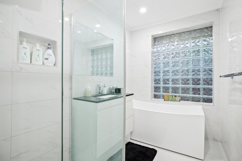 Photo - 50 Deschamps Crescent, Rowville VIC 3178 - Image 9