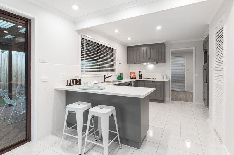 Photo - 50 Dona Drive, Hoppers Crossing VIC 3029 - Image 3