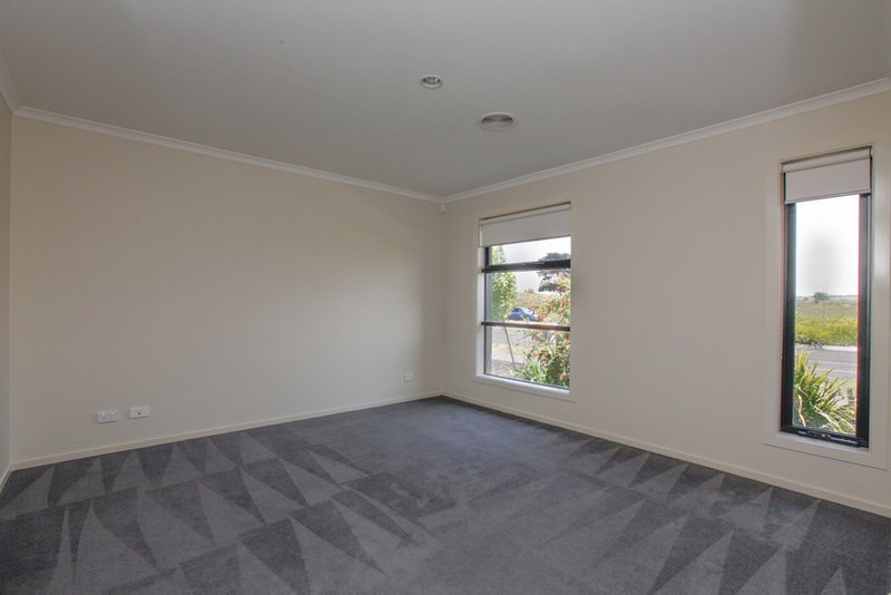 Photo - 50 Edenvale Boulevard, Wollert VIC 3750 - Image 5