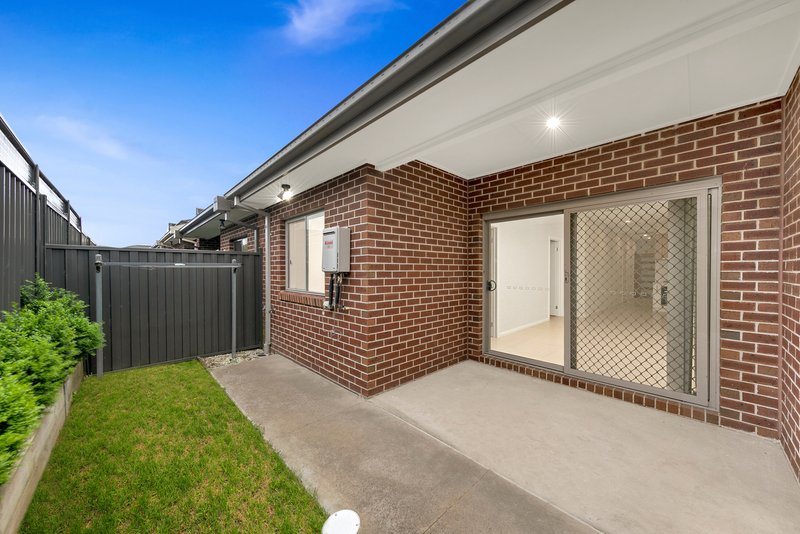 Photo - 50 Fortitude Drive, Craigieburn VIC 3064 - Image 9