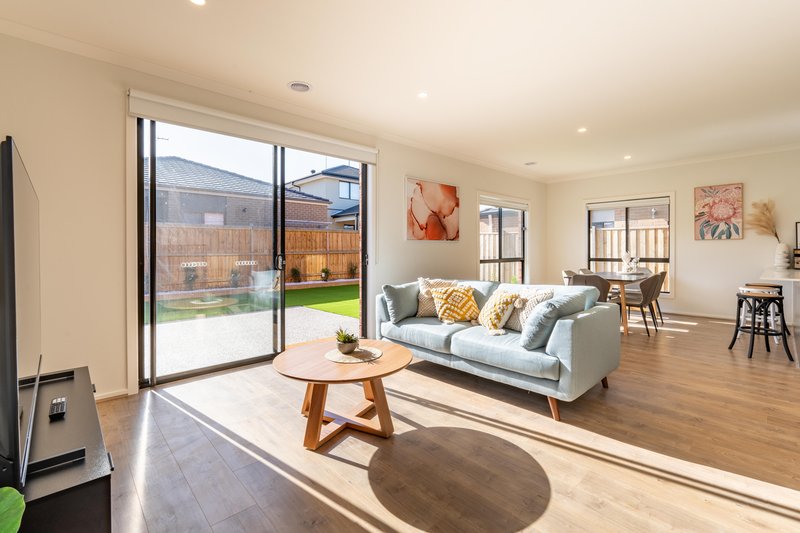 Photo - 50 Garrard Crescent, Clyde VIC 3978 - Image 3