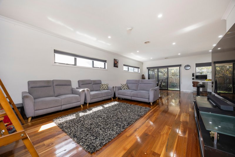 Photo - 50 Grammar Parade, Wantirna VIC 3152 - Image 2