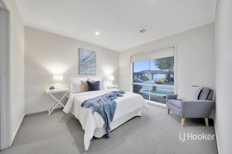 Photo - 50 Grassbird Drive, Point Cook VIC 3030 - Image 3