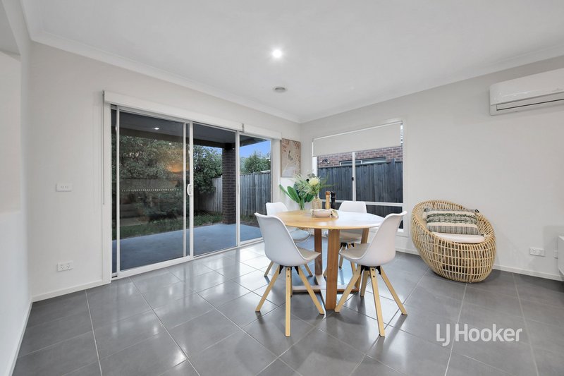 Photo - 50 Grassbird Drive, Point Cook VIC 3030 - Image 7