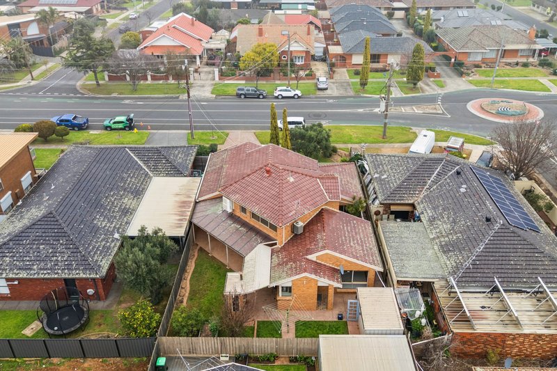 Photo - 50 Greaves Street South, Werribee VIC 3030 - Image 30