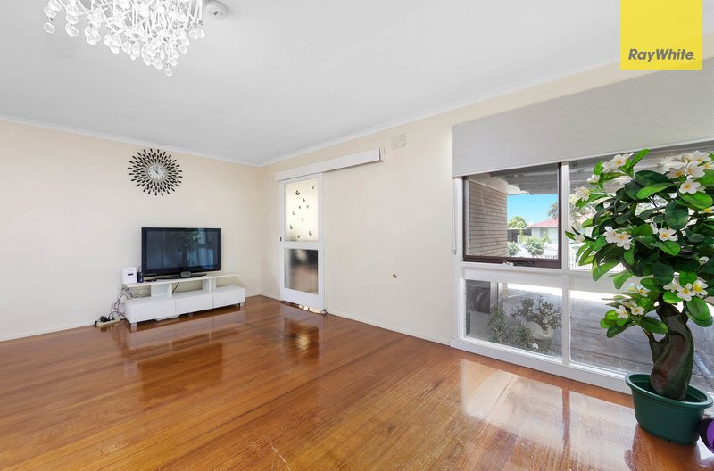 Photo - 50 Grevillea Road, Kings Park VIC 3021 - Image 4