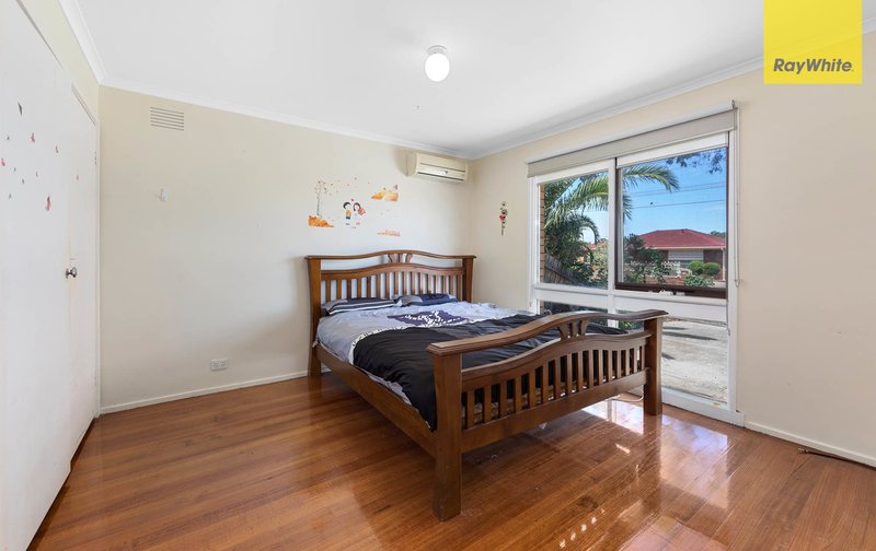 Photo - 50 Grevillea Road, Kings Park VIC 3021 - Image 7