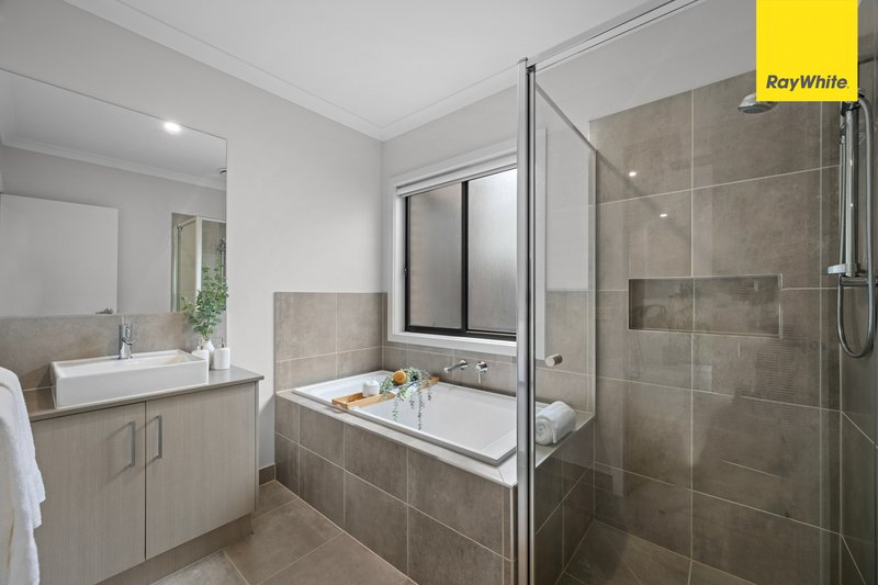 Photo - 50 Guthrie Drive, Melton South VIC 3338 - Image 6