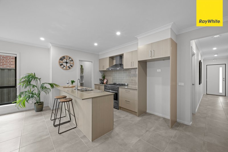 Photo - 50 Guthrie Drive, Melton South VIC 3338 - Image 7