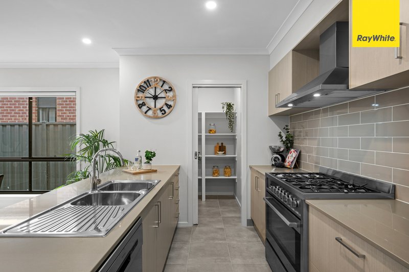 Photo - 50 Guthrie Drive, Melton South VIC 3338 - Image 8