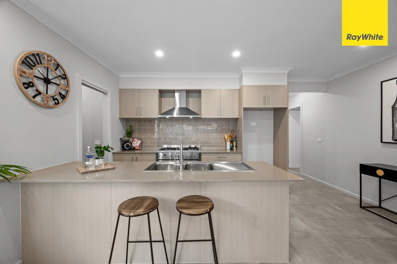 Photo - 50 Guthrie Drive, Melton South VIC 3338 - Image 9