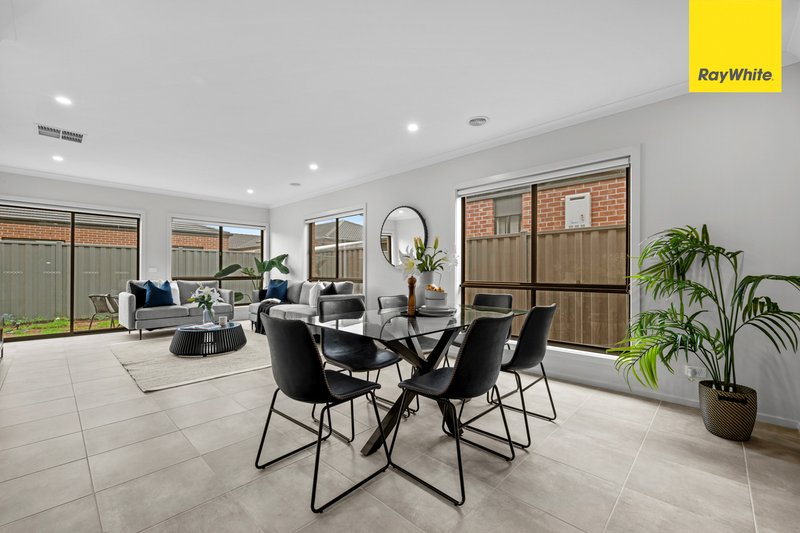 Photo - 50 Guthrie Drive, Melton South VIC 3338 - Image 10