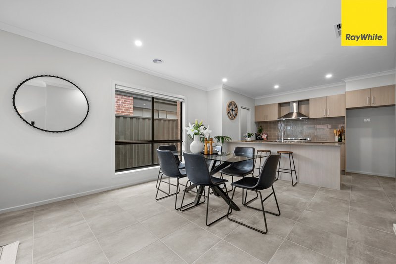 Photo - 50 Guthrie Drive, Melton South VIC 3338 - Image 11