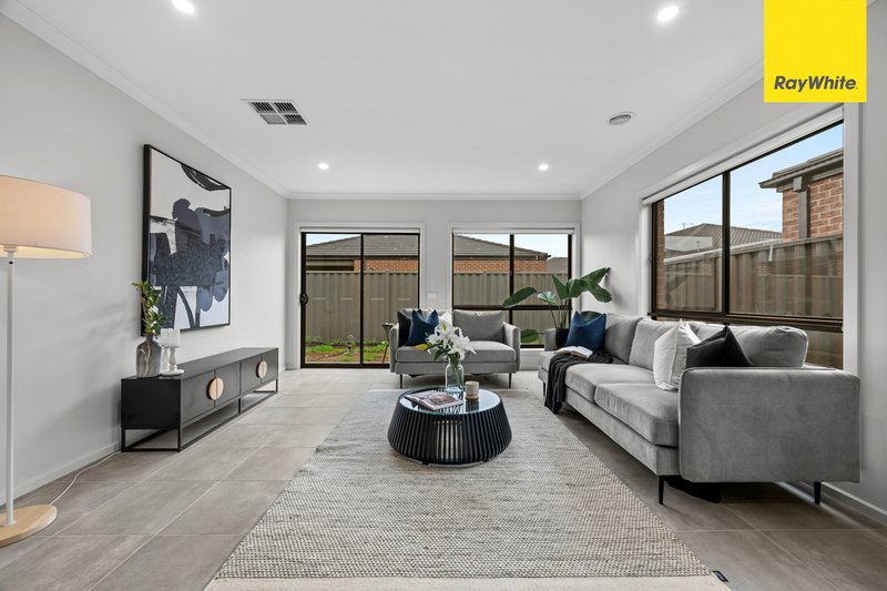 Photo - 50 Guthrie Drive, Melton South VIC 3338 - Image 12