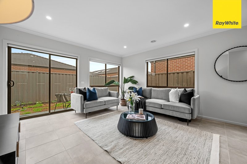 Photo - 50 Guthrie Drive, Melton South VIC 3338 - Image 13